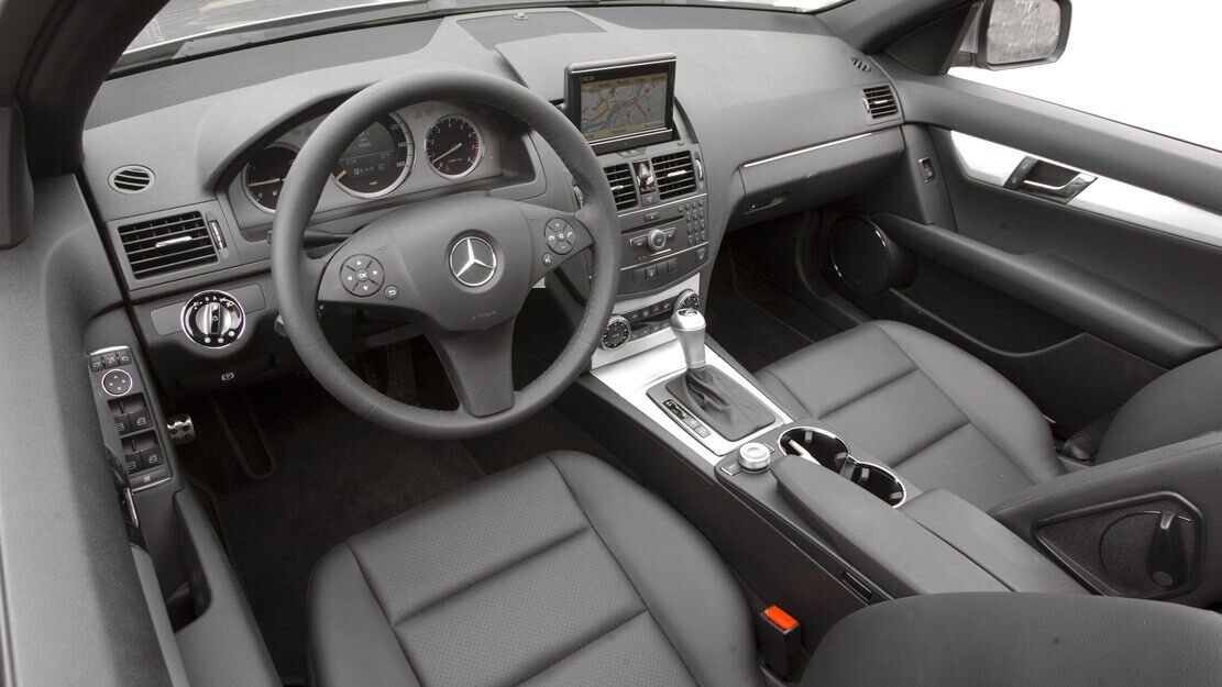 2008-mercedes-benz-c300-sport-interior.jpg